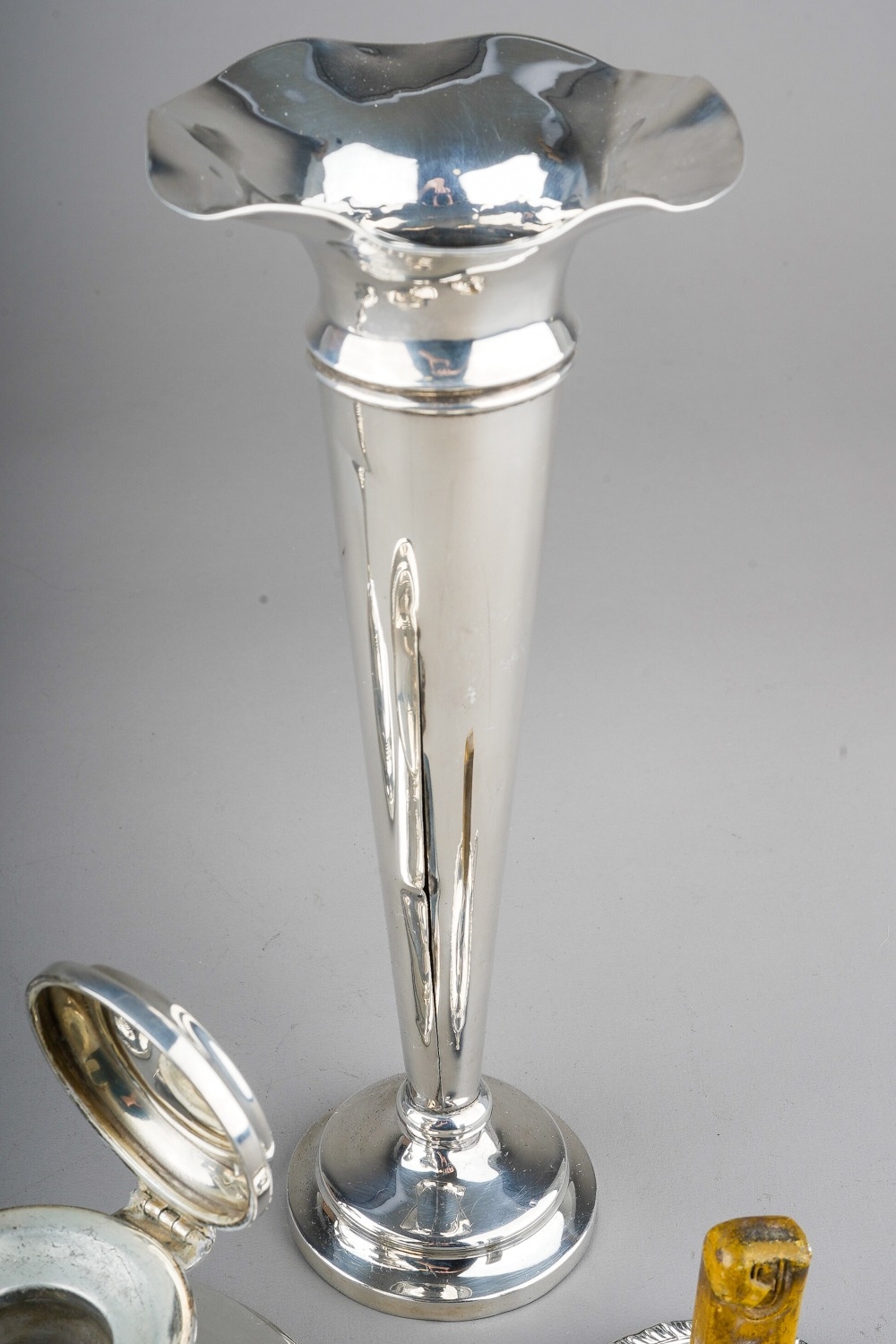 A group of silver to include: Edwardian seal wax holder, circular with gadroon border, hallmarked - Bild 7 aus 7