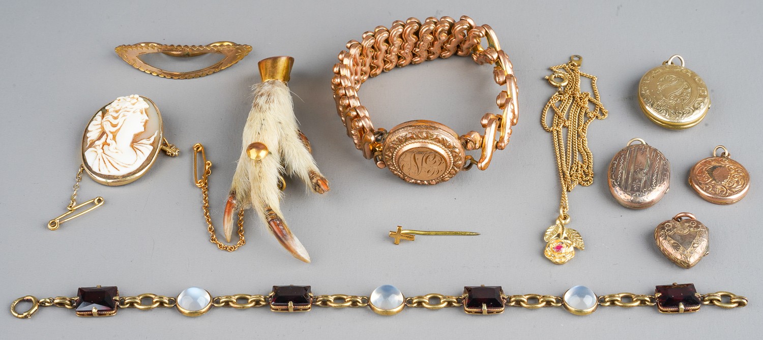 A collection of jewellery, including rolled gold lockets, a Victorian gold plated bracelet (af); a
