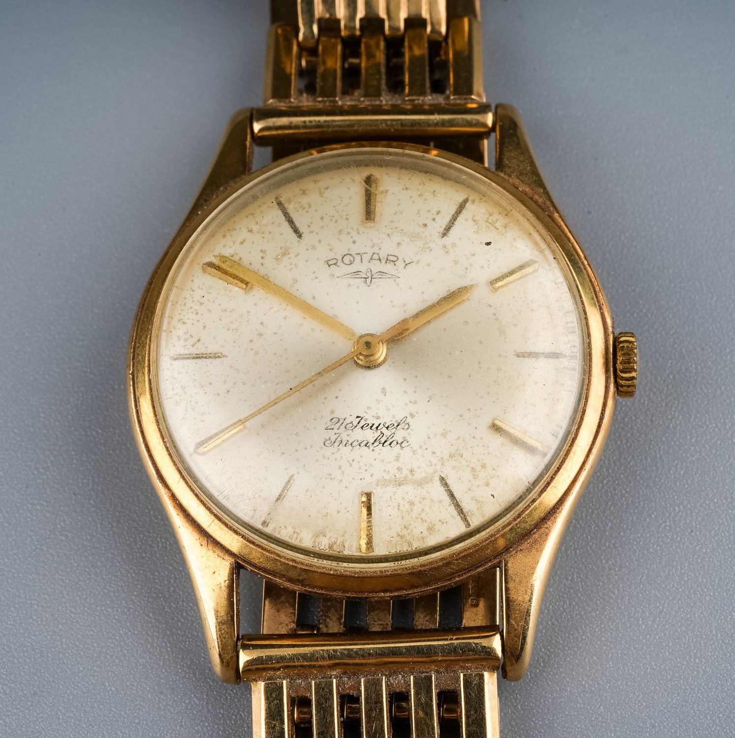 A gentleman's 9ct yellow gold Rotary wristwatch, integral 9ct gold strap, total gross weight - Image 4 of 6