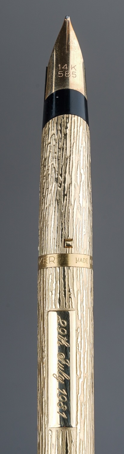 A Parker 105 rolled gold Royal Wedding 1981 commemorative fountain pen no. 108/1000, with - Image 5 of 7