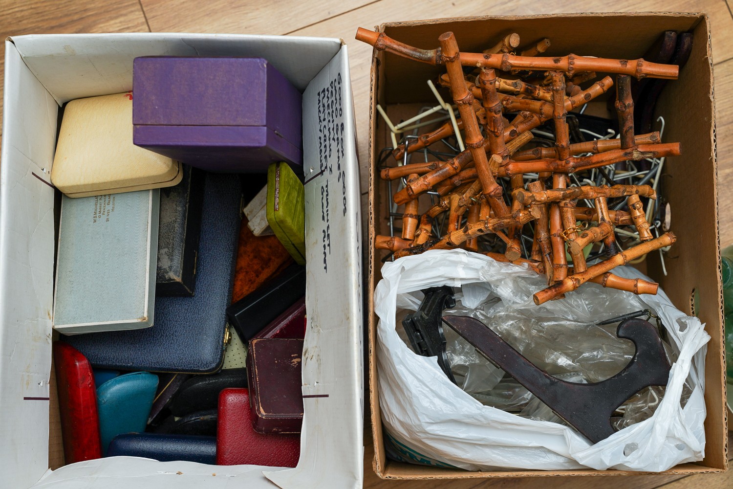 Assorted jewellery boxes and display plate stands (2 boxes) - Image 2 of 2