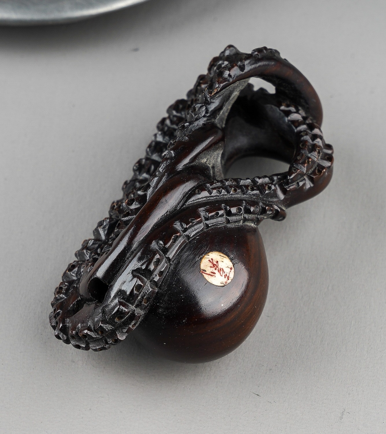 Collection of Japanese netsuke etc. to include some with signed panels, carved tagua nut of a frog - Image 7 of 9