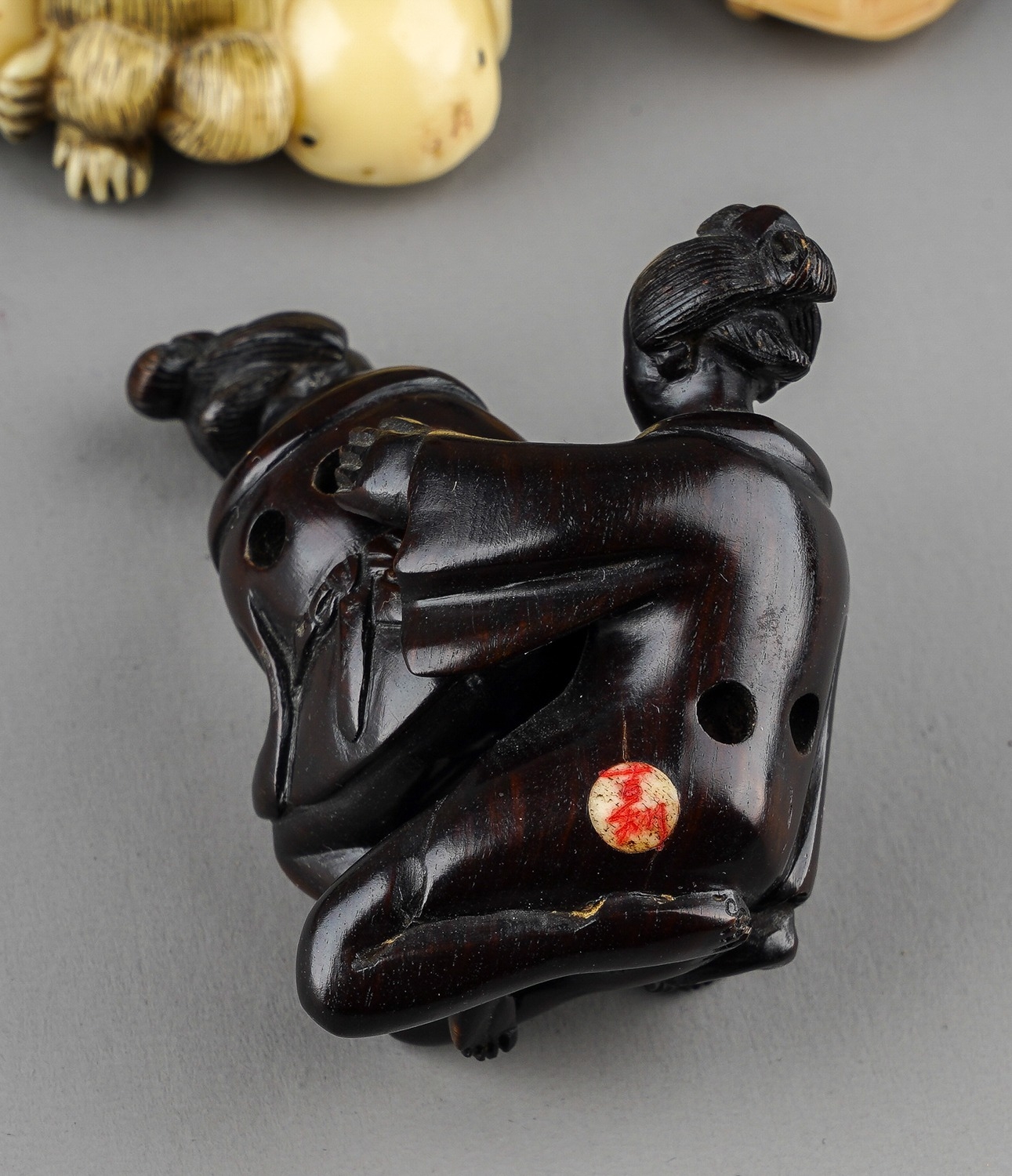 Collection of Japanese netsuke etc. to include some with signed panels, carved tagua nut of a frog - Image 6 of 9