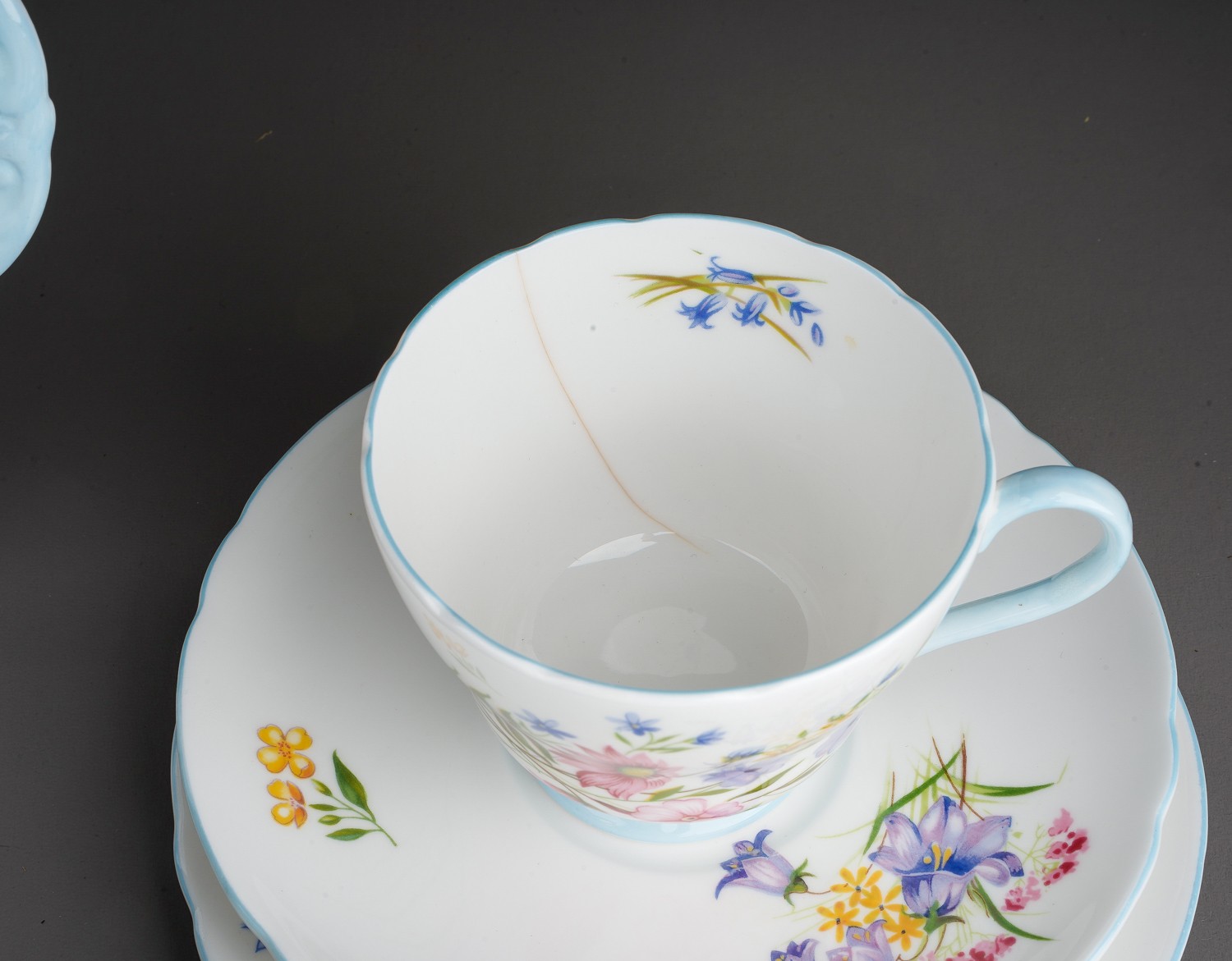 A Shelley fine bone china six piece Wild Flowers pattern no: 13668 tea set comprising: cups, - Bild 6 aus 7