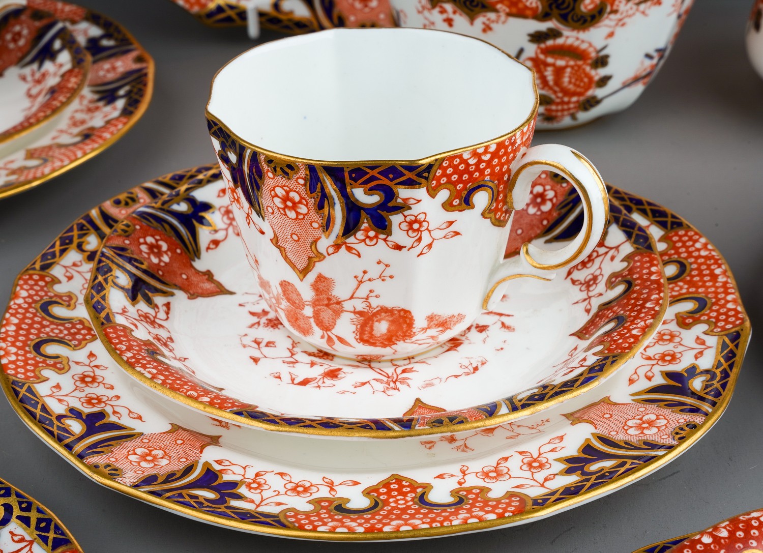 Royal Crown Derby 2712 pattern tea set for 6 including 6 trios, 2 cake plates , extra side plate and - Image 3 of 4