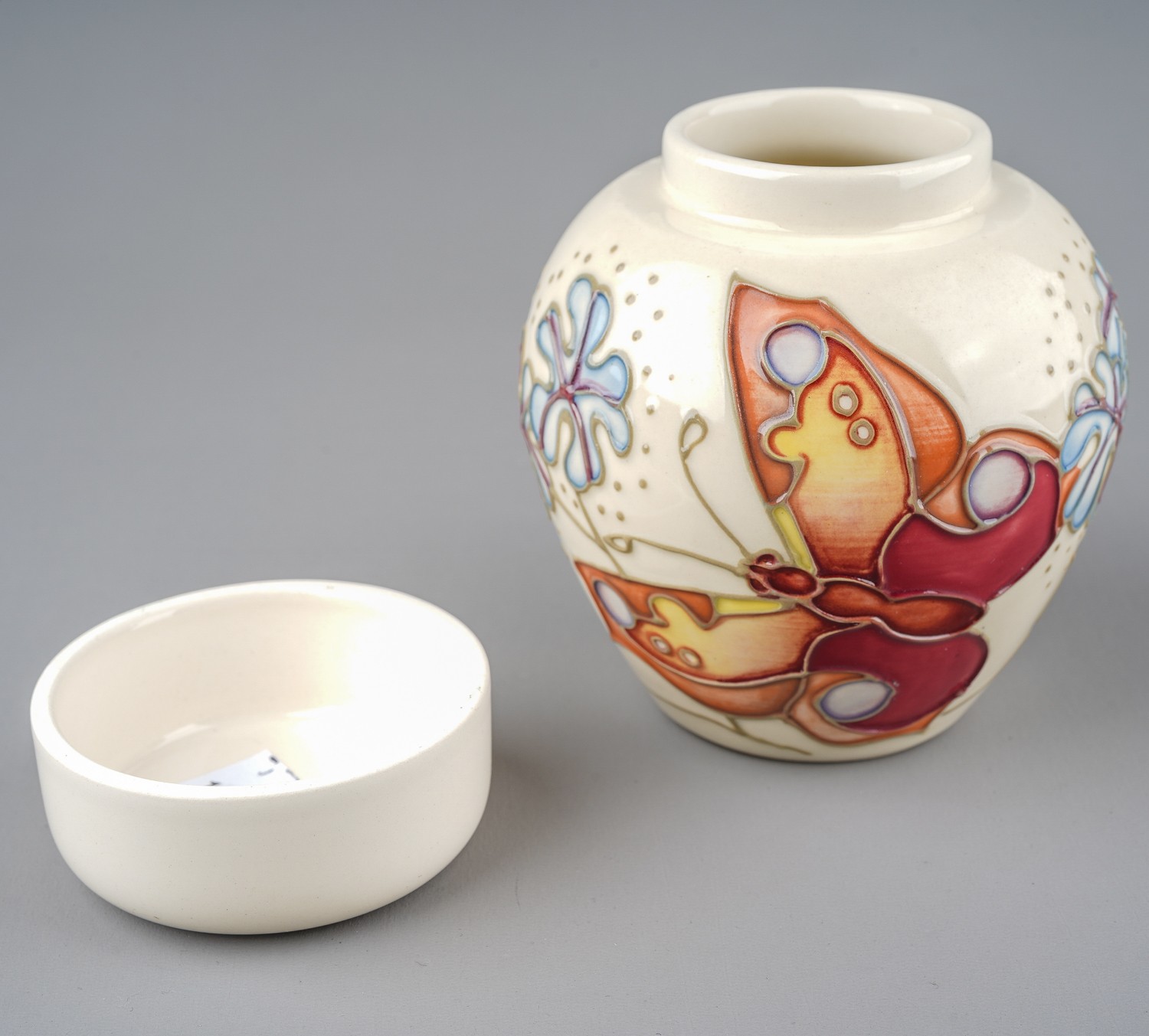 Moorcroft Butterfly ginger jar and cover, dated 1993 - Image 2 of 4
