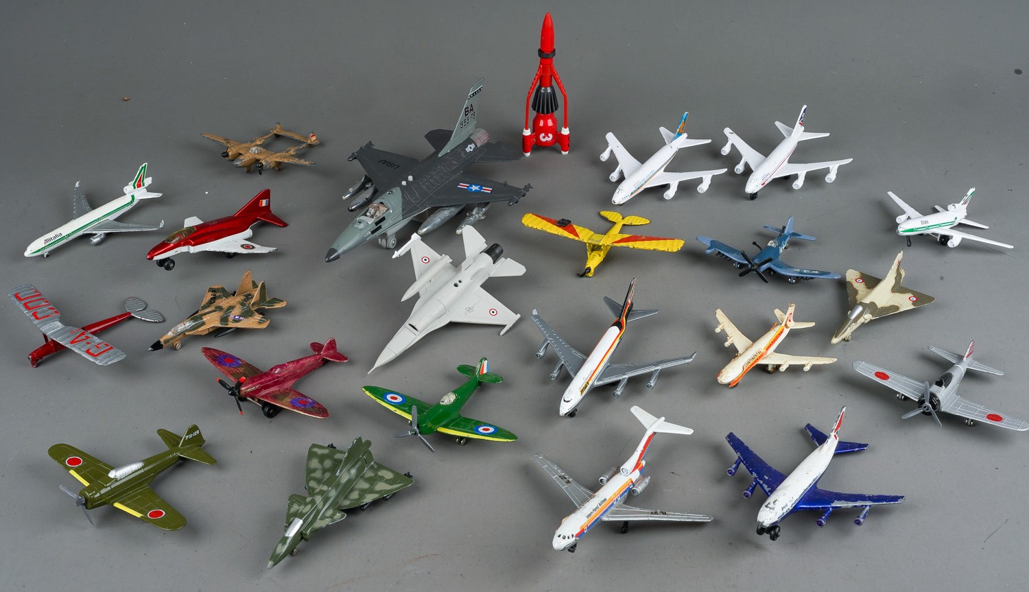 A very large collection of small size diecast model aircraft, including Tootsie Toy (1)