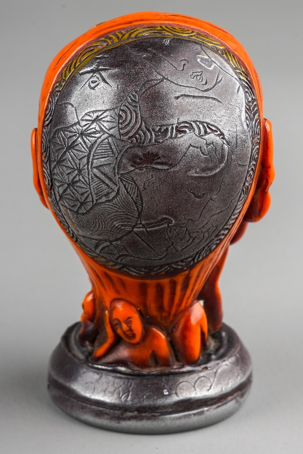 Collection of Japanese netsuke etc. to include some with signed panels, carved tagua nut of a frog - Image 8 of 9