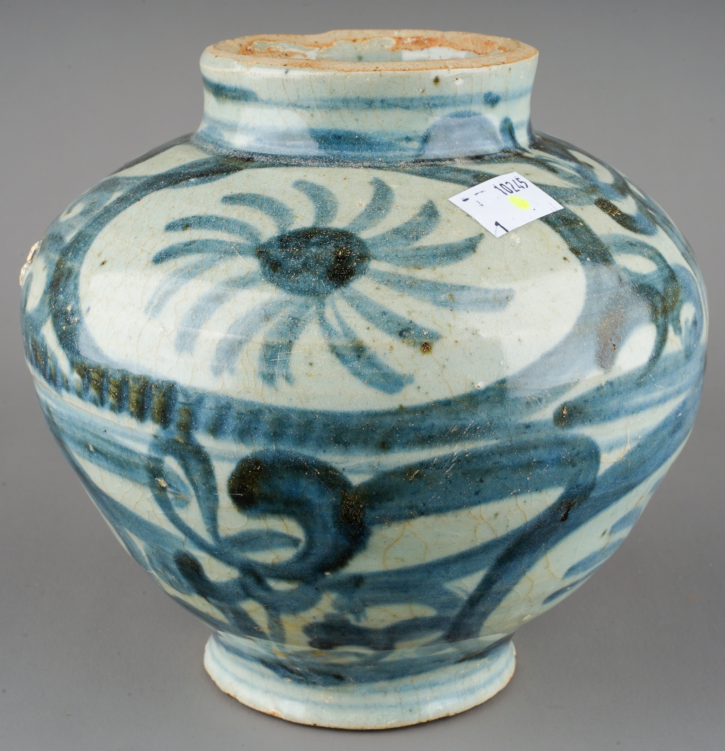 A Chinese Swatow or Zhangzhou Export Ware ginger or gunpowder jar, probably late 16th Century, the - Image 3 of 3