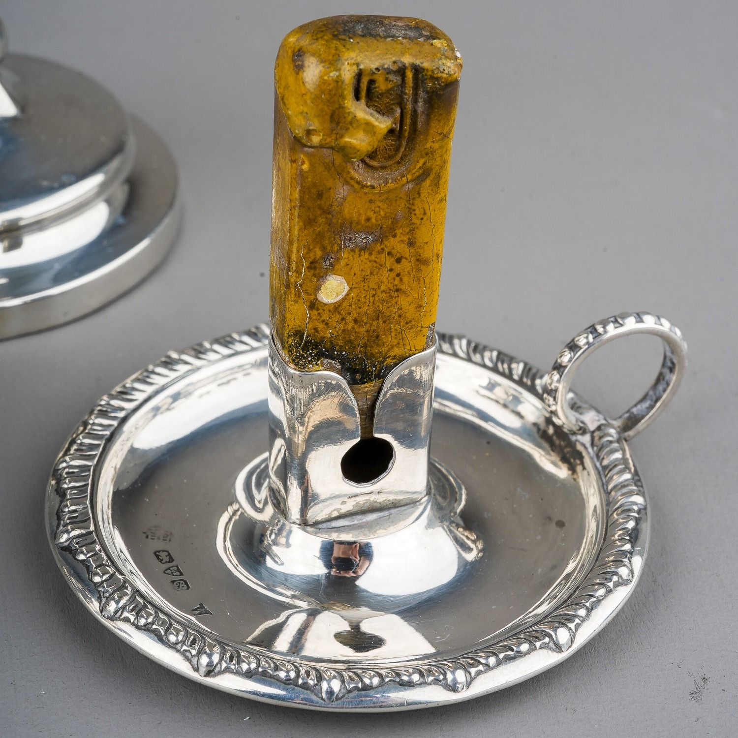 A group of silver to include: Edwardian seal wax holder, circular with gadroon border, hallmarked - Bild 6 aus 7