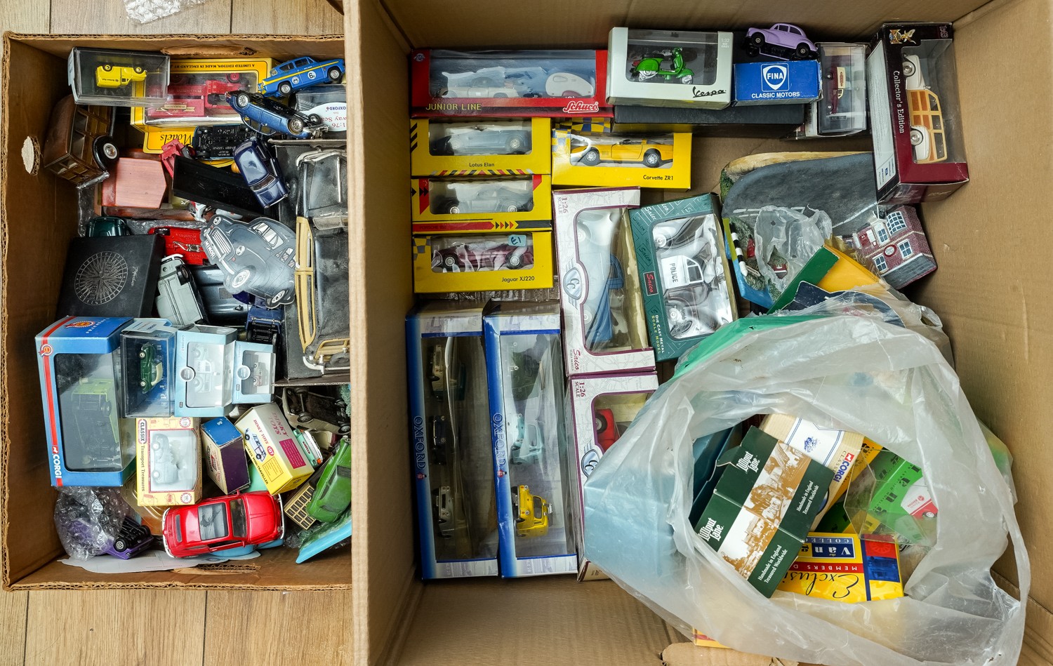 A large collection of classic and modern diecast vehicles with much Morris Minor interest. - Image 2 of 4