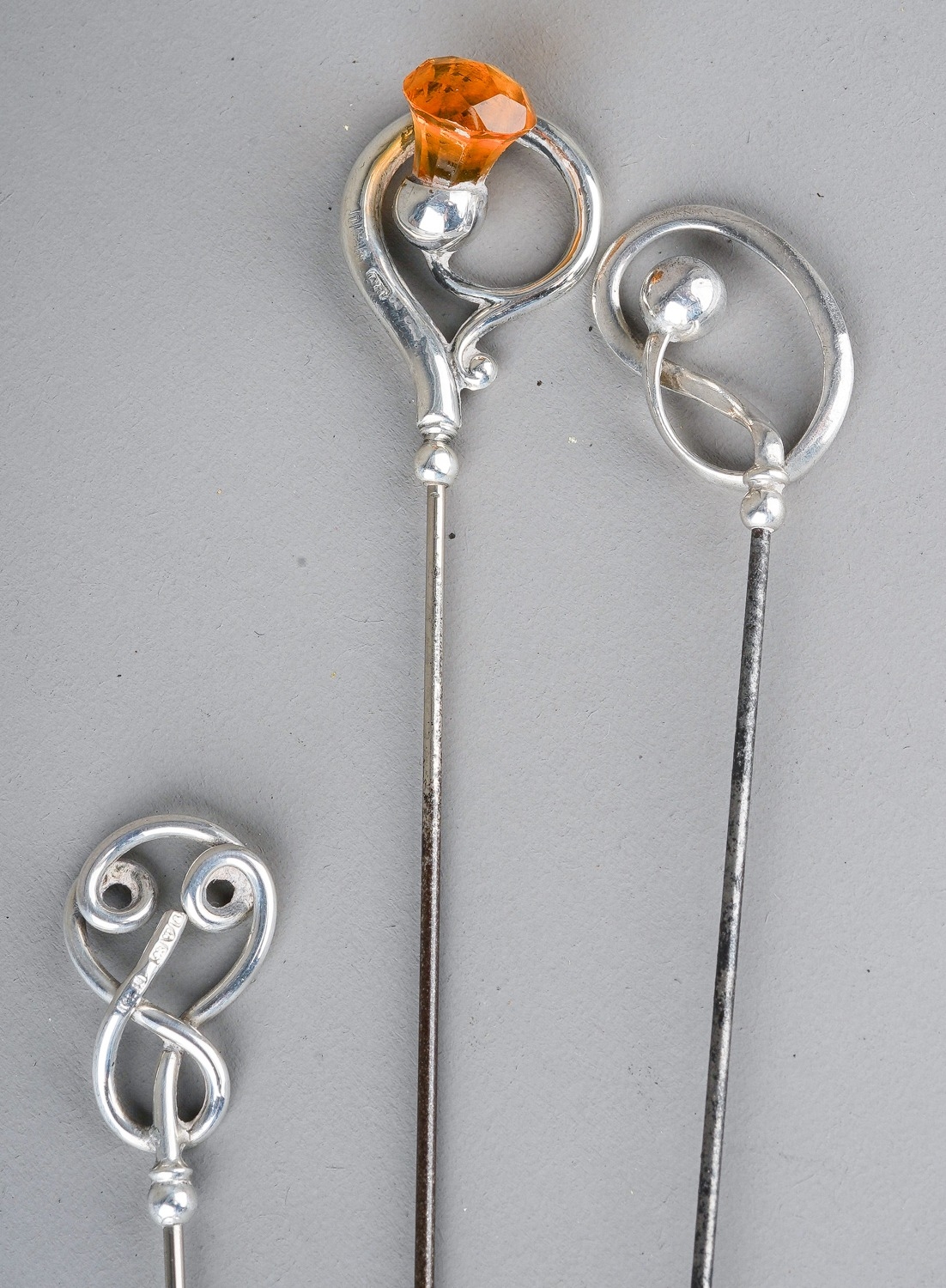 A collection of five various early 20th Century silver mounted Charles Horner hat pins, all - Image 3 of 4