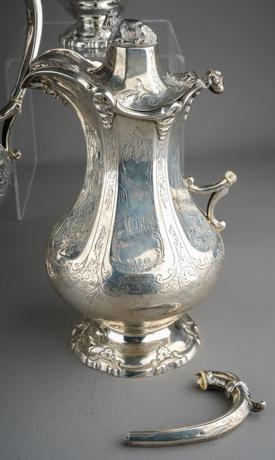 An early Victorian matched five piece tea and coffee service to include teapot, coffee jug, sugar - Image 15 of 18