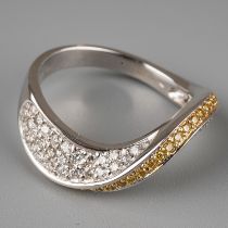 An 18ct white gold yellow and white diamond dress ring, set with a wave of yellow round-brilliant