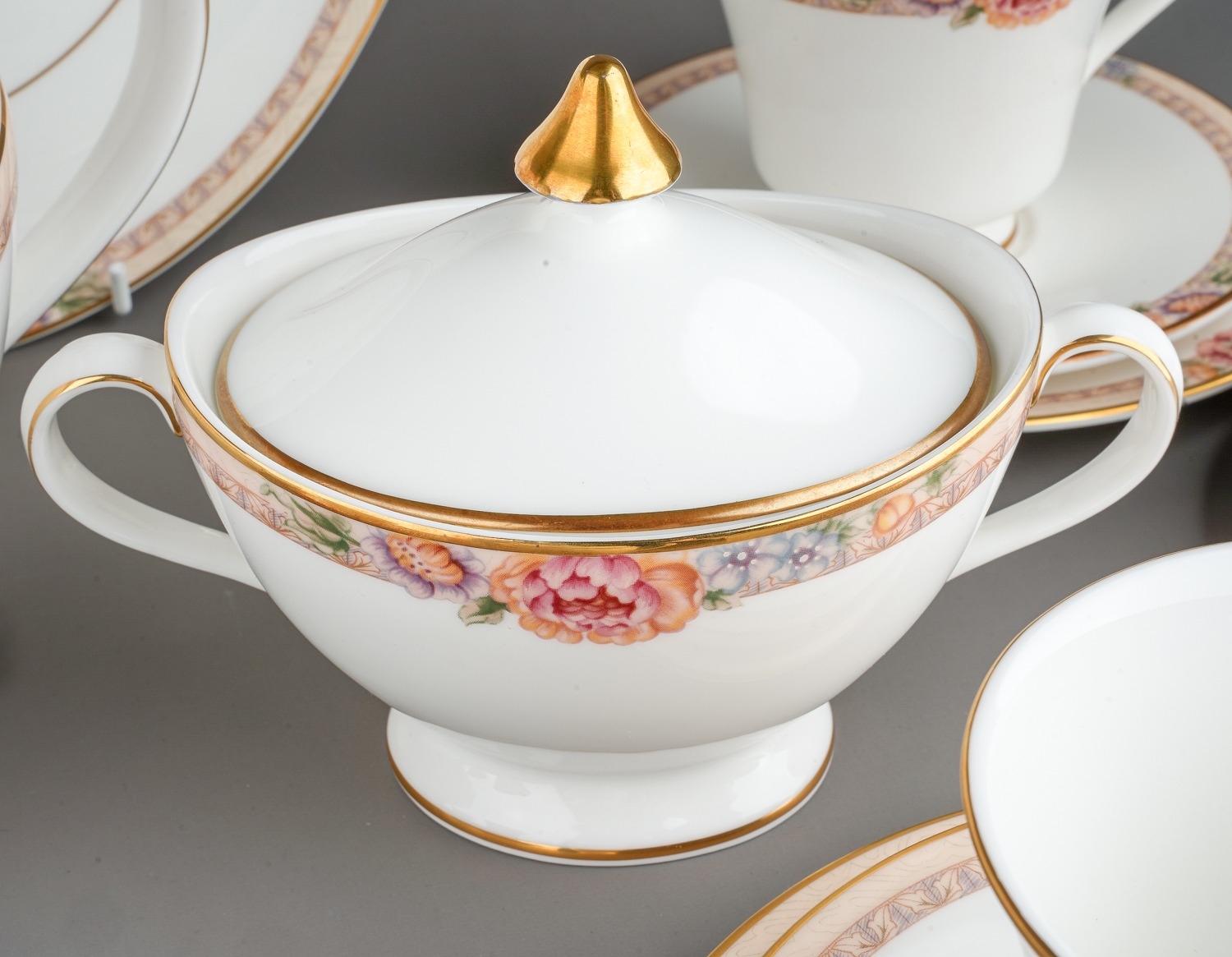 A Royal Doulton Darjeeling H5247 six piece tea set to include: teapot, sugar bowl, milk jug, cups, - Image 8 of 12