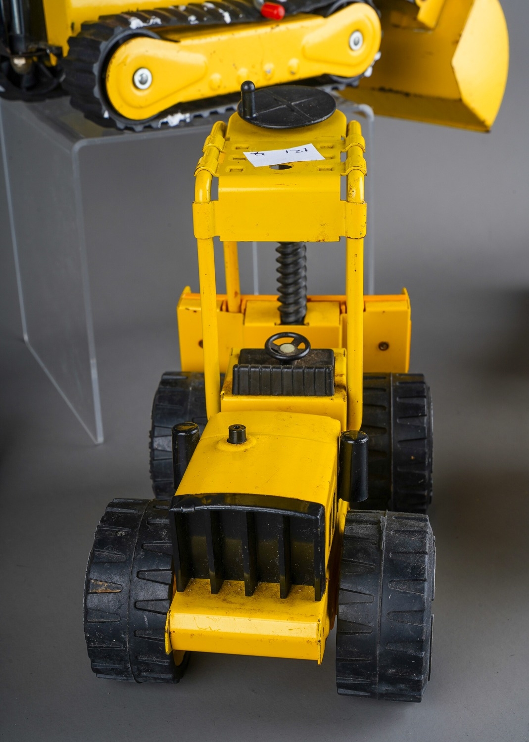 Tonka Toy. A group of medium sized construction vehicles in yellow, including scraper and forklift - Image 2 of 8