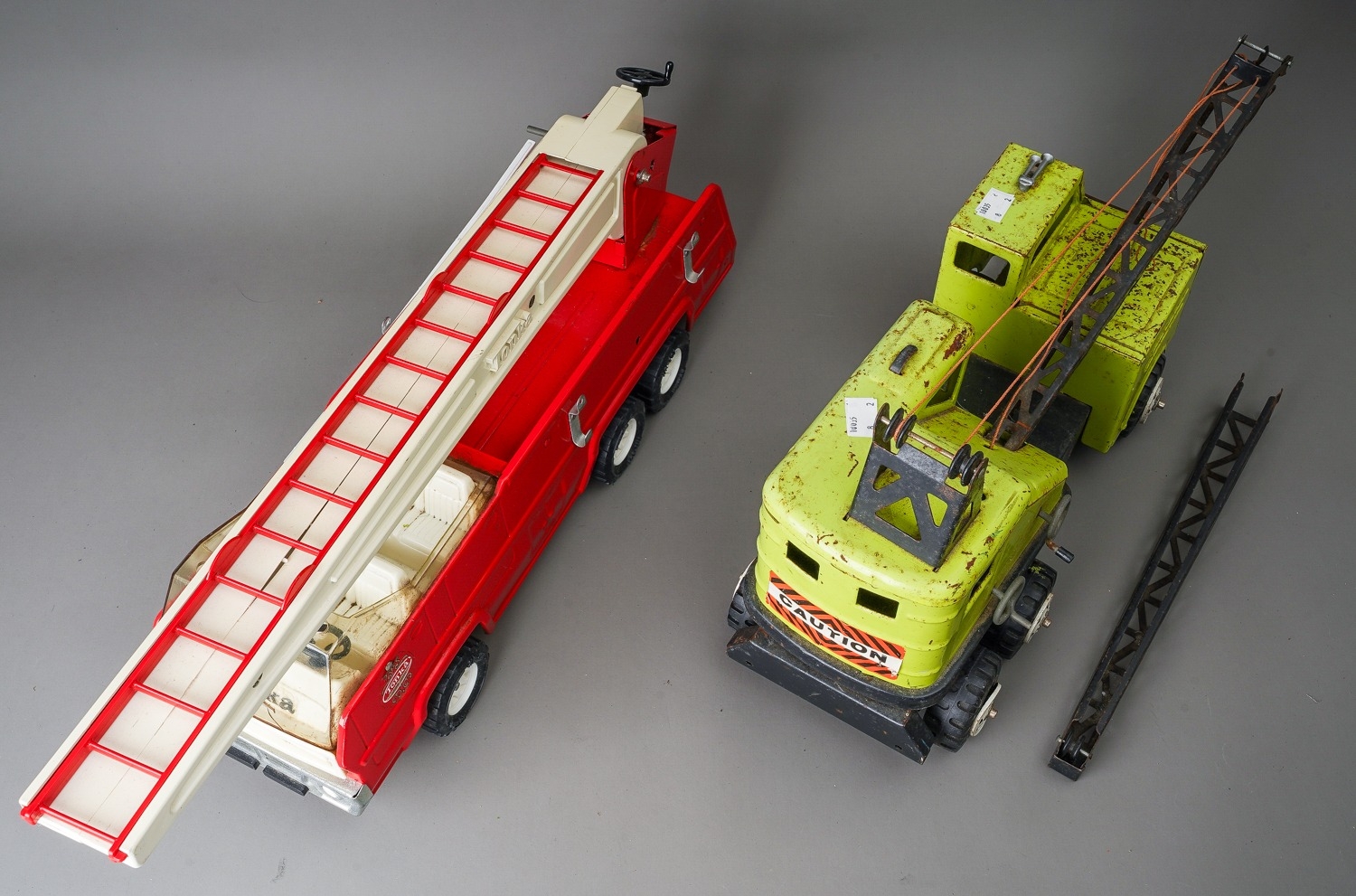 Tonka Toys. A large scale fire engine missing one ladder with a green Power House Earthmovers - Image 4 of 5