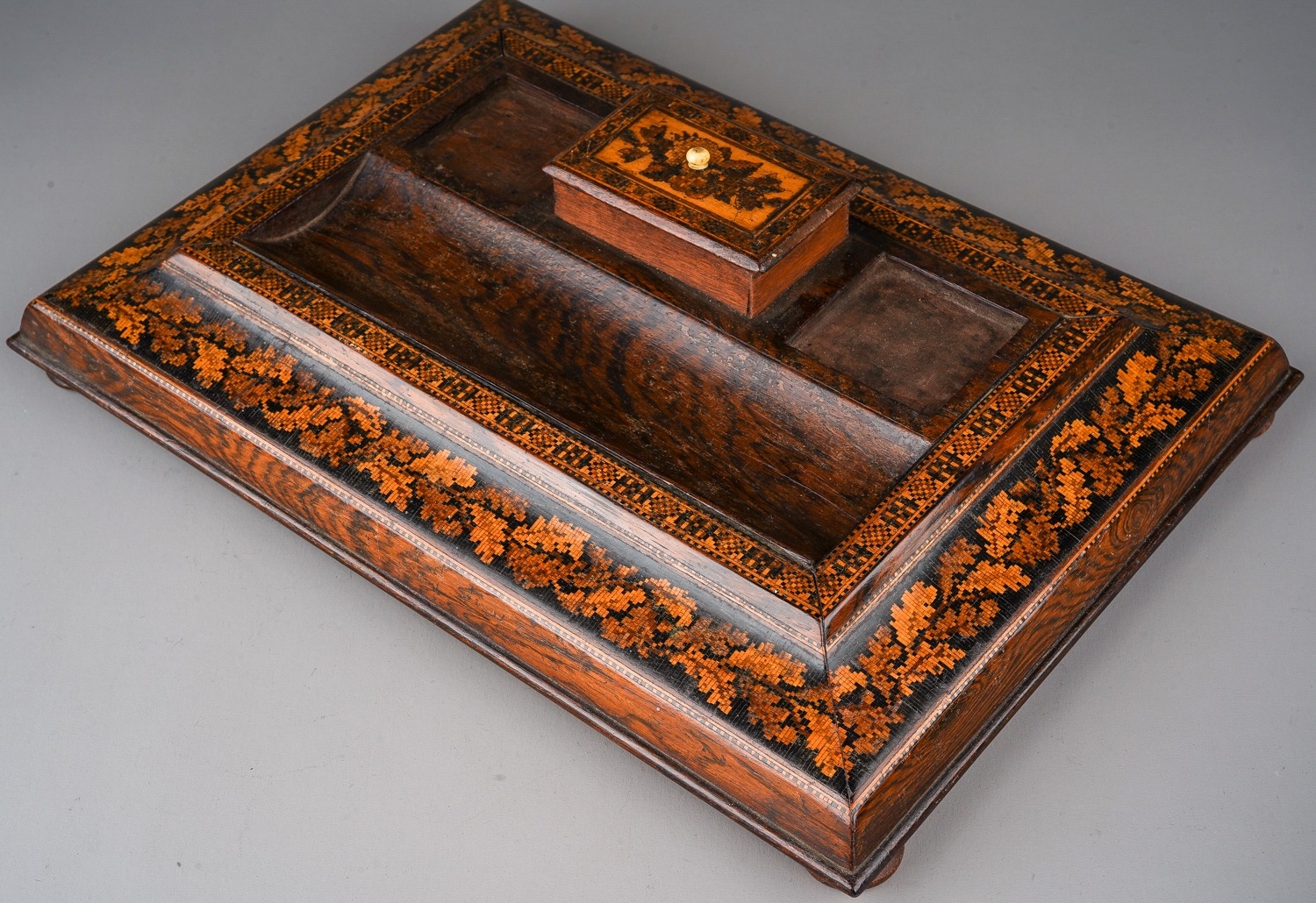 Tunbridge ware desk ink stand/standish. Lacks its glass inkwells, but otherwise in good condition. - Image 4 of 5