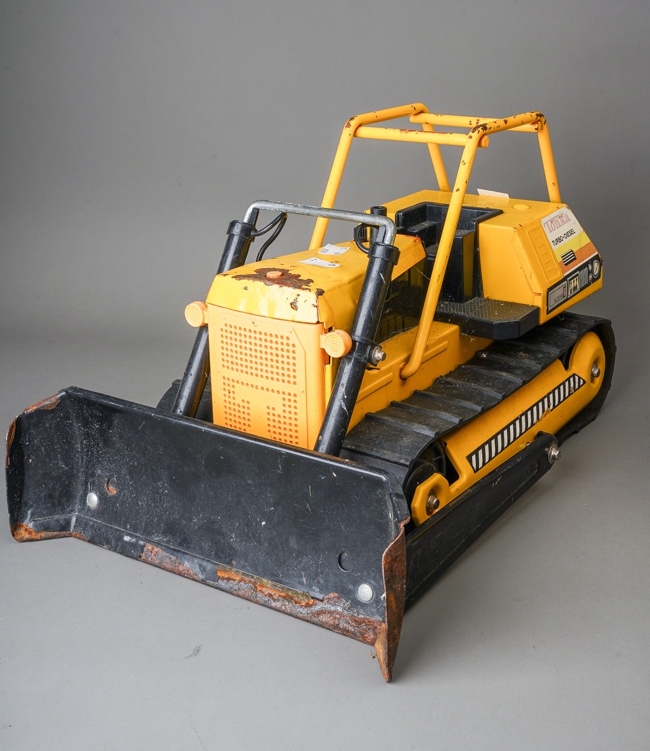 Tonka Toys. A large scale caterpillar tractor together with a dumper tipper truck (2) - Image 4 of 5