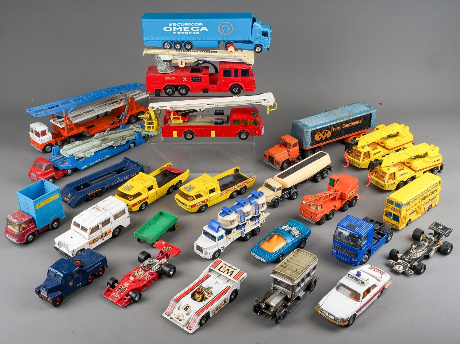 A tray of various Corgi, Dinky, Matchbox diecast vehicles as