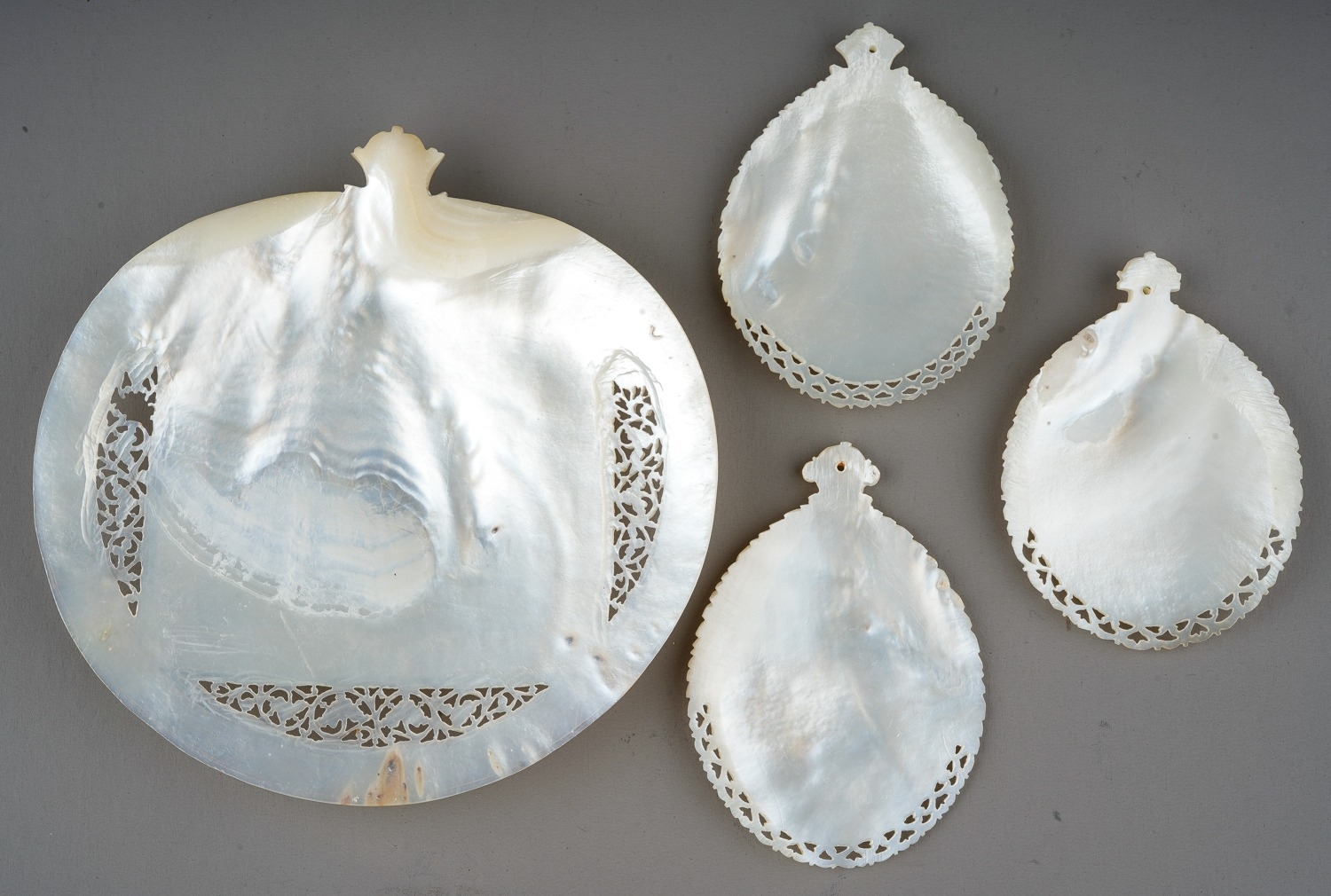 Four antique carved Mother of Pearl shell icons/baptismal shells. Loss to the larger one - Image 5 of 6