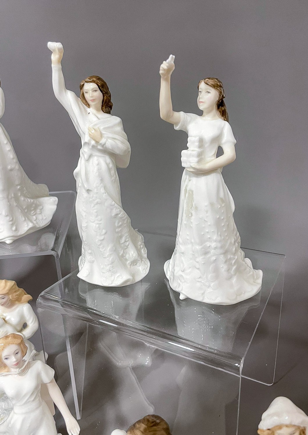 18 Royal Doulton figures from the Sentiments collection, each approx. 15 cm tall - Image 5 of 6