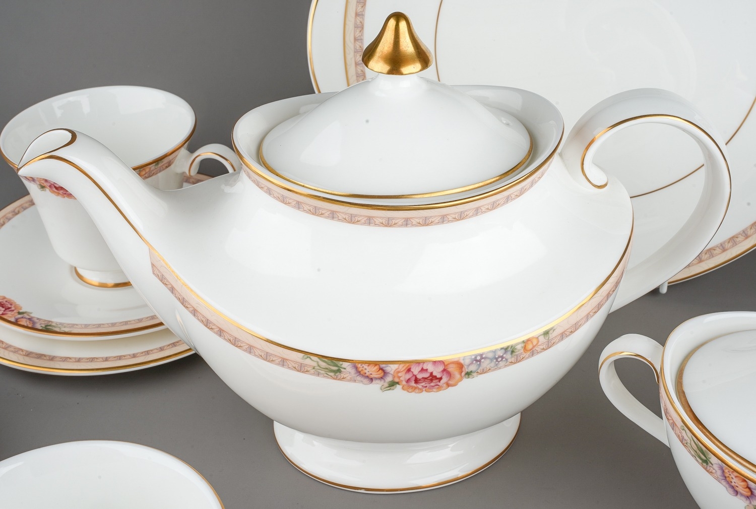 A Royal Doulton Darjeeling H5247 six piece tea set to include: teapot, sugar bowl, milk jug, cups, - Image 6 of 12