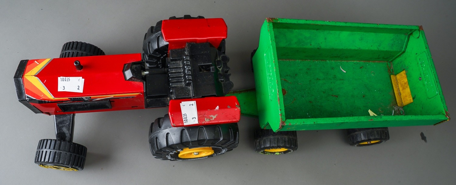 Tonka Toys. A red farm tractor missing steering wheel with accompanying green trailer. Large - Image 2 of 3