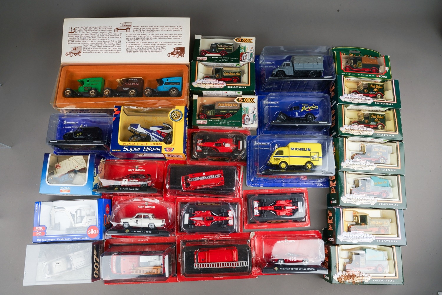 Assorted boxed modern diecasts (q)
