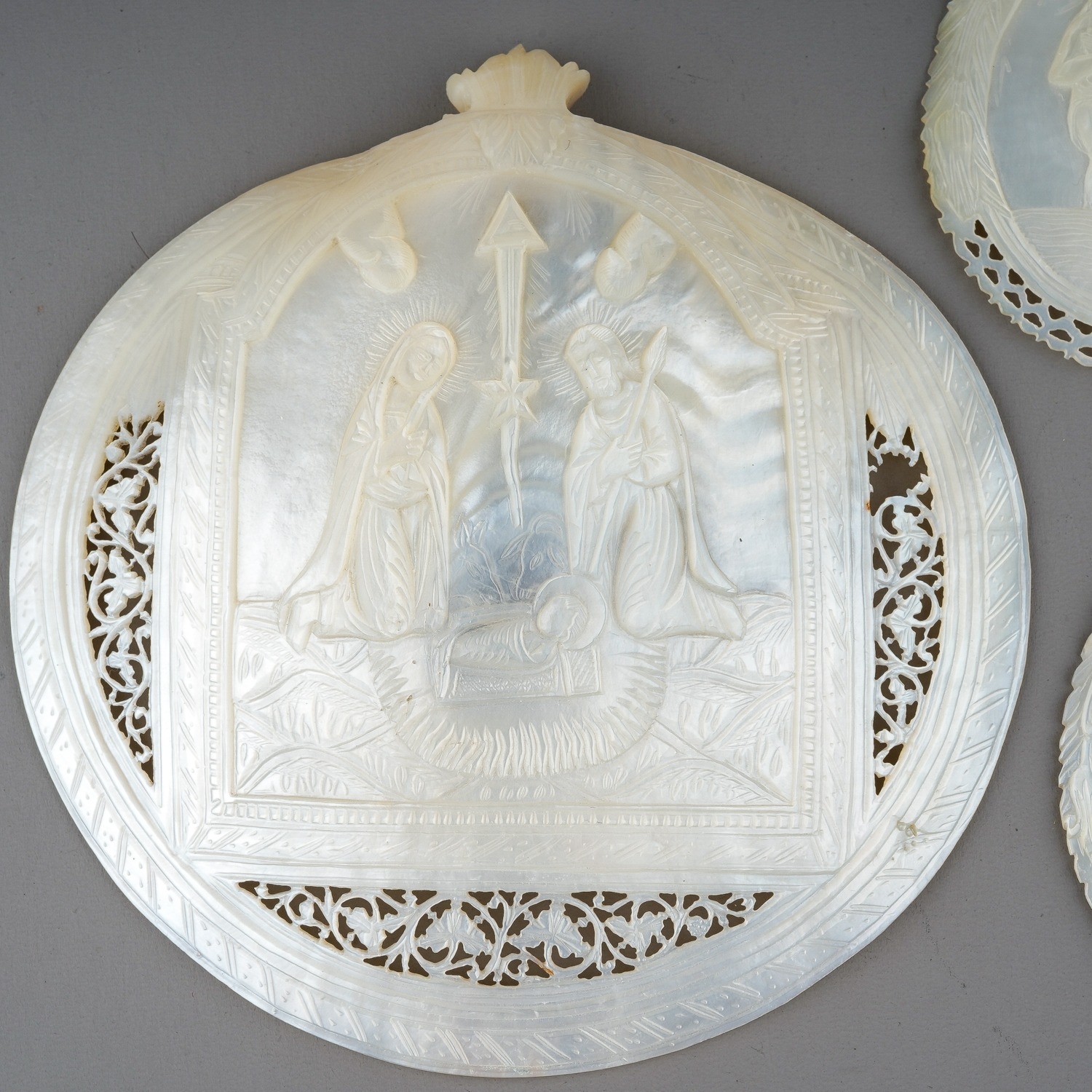 Four antique carved Mother of Pearl shell icons/baptismal shells. Loss to the larger one - Image 2 of 6