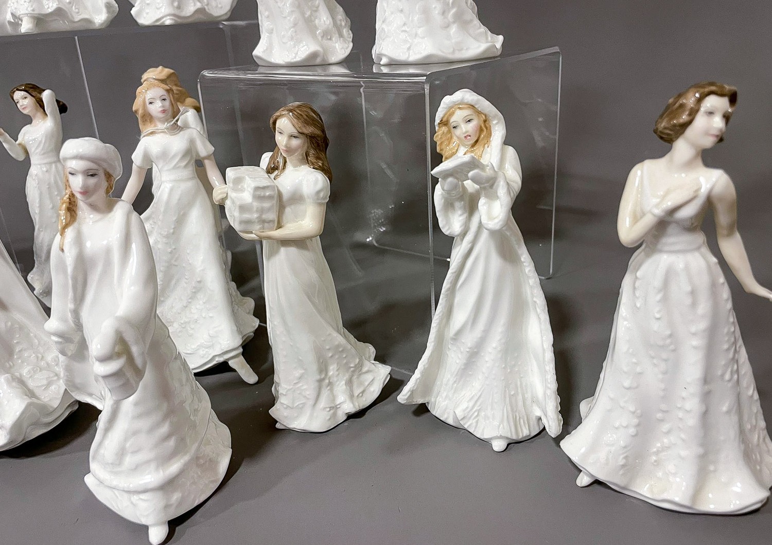 18 Royal Doulton figures from the Sentiments collection, each approx. 15 cm tall - Image 6 of 6