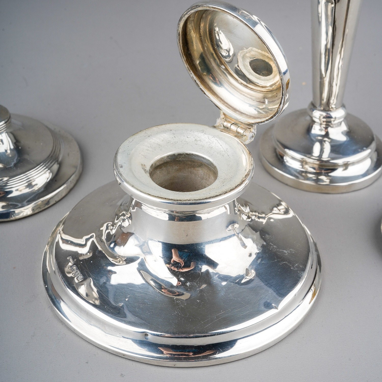 A group of silver to include: Edwardian seal wax holder, circular with gadroon border, hallmarked - Image 5 of 7