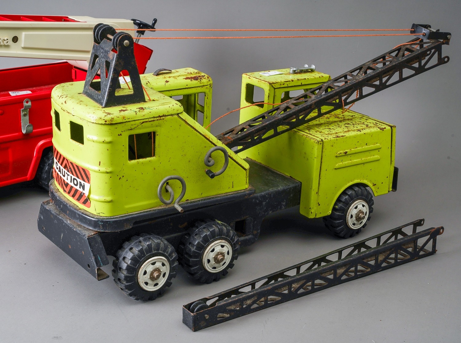 Tonka Toys. A large scale fire engine missing one ladder with a green Power House Earthmovers - Image 2 of 5