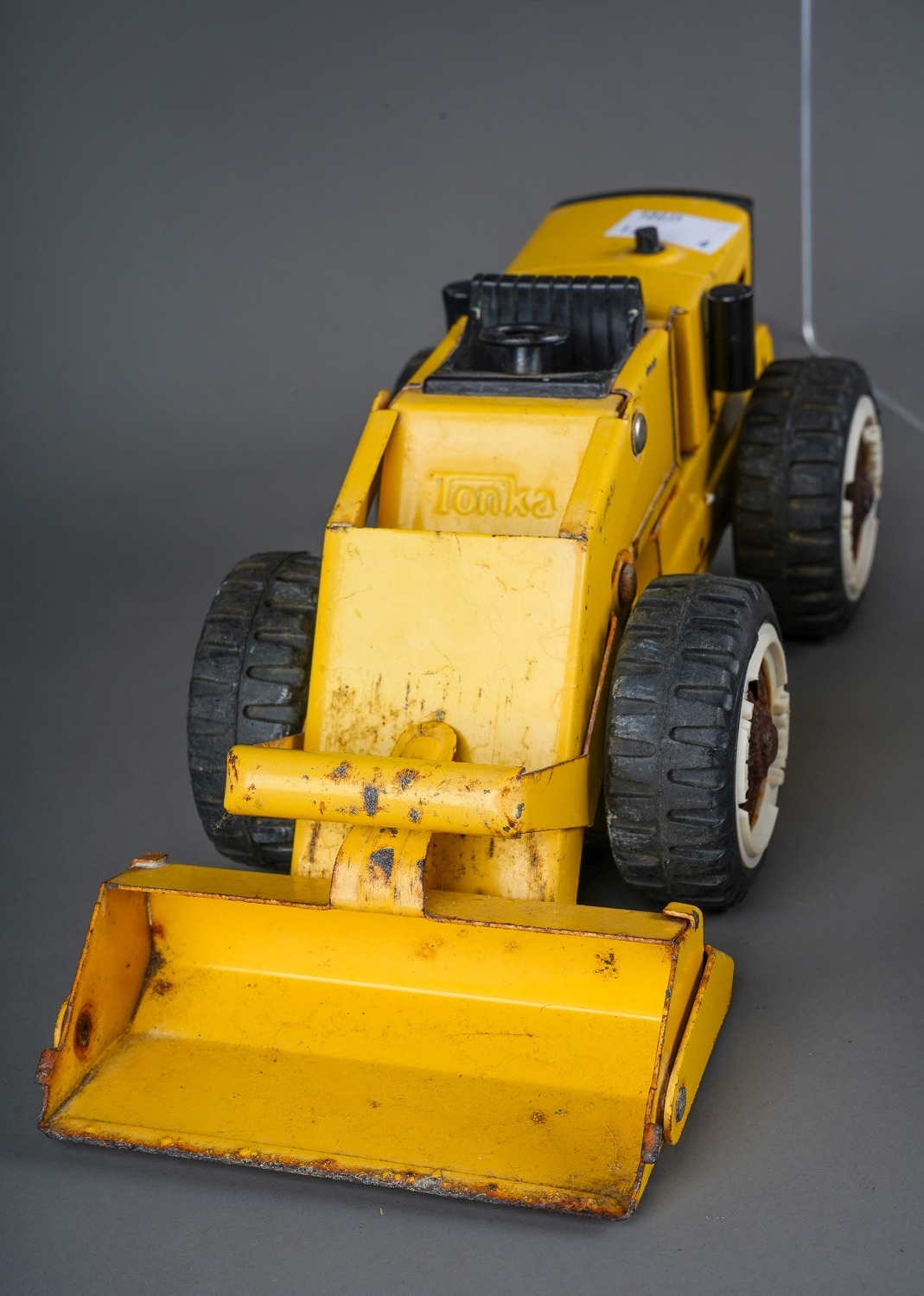 Tonka Toy. A group of medium sized construction vehicles in yellow, including scraper and forklift - Image 4 of 8