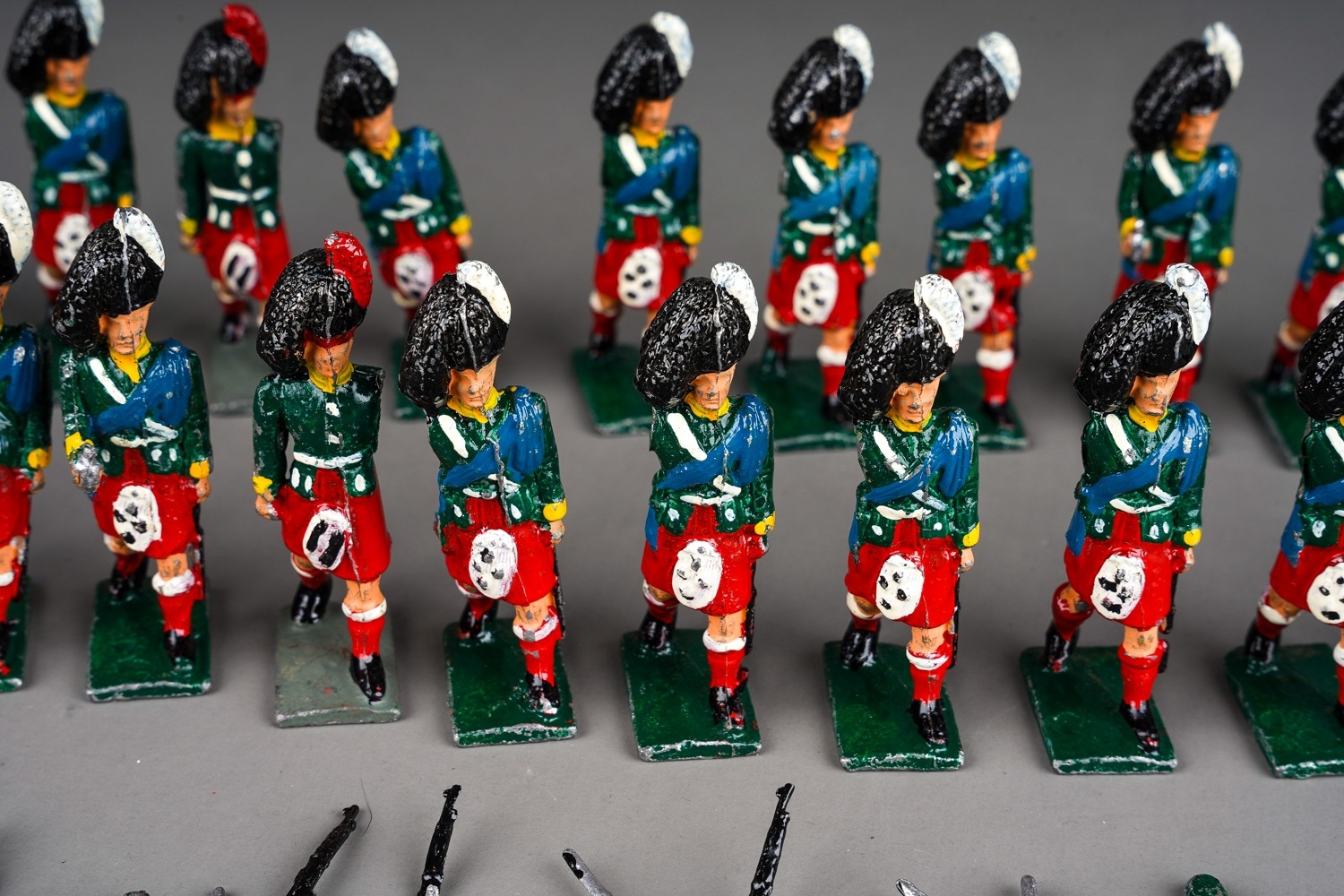 Vintage Britains or similar a collection of 32 white metal Scottish Black Watch model soldiers - Image 8 of 12