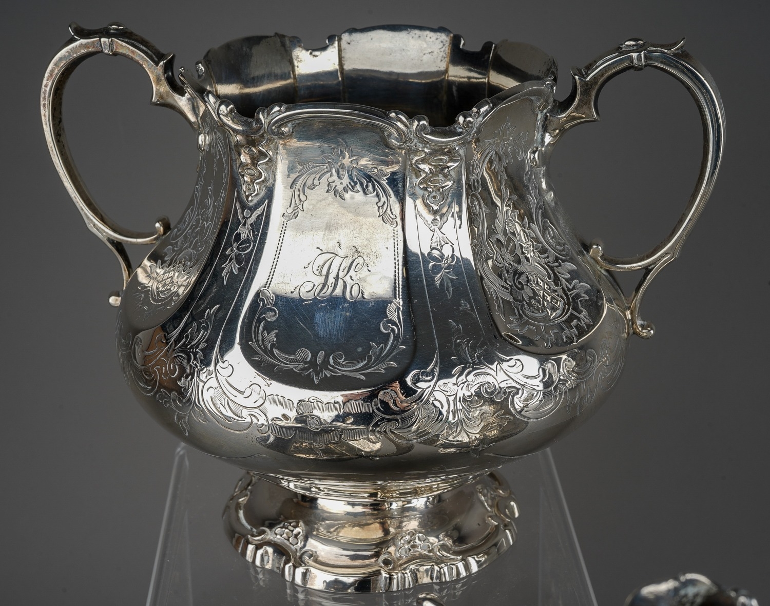 An early Victorian matched five piece tea and coffee service to include teapot, coffee jug, sugar - Image 14 of 18