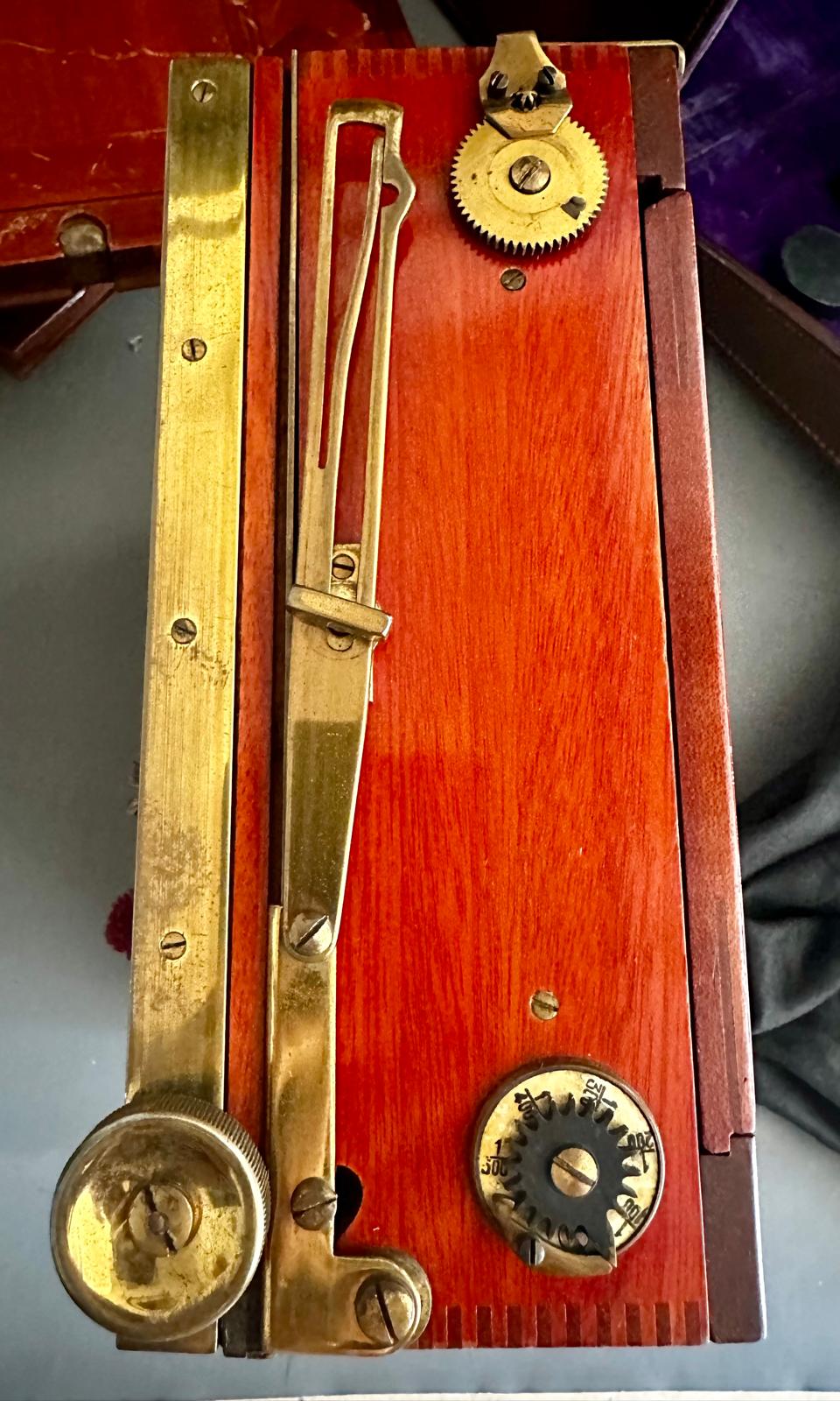 An early 20th Century Thornton Pickard "Imperial" Triple Extension half plate mahogany and brass - Image 5 of 10
