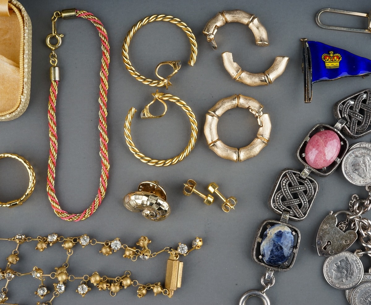 Costume jewellery, including a white metal Scottish style bracelet set with hardstones, stamped ' - Image 4 of 5