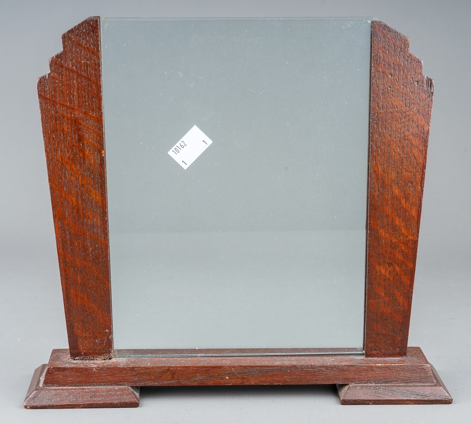 An Art Deco beech framed picture frame with glass inset, 28 x 26cm