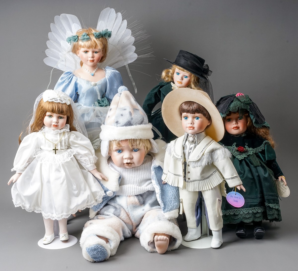 A collection Modern decorative dolls and associated furniture - Image 18 of 27