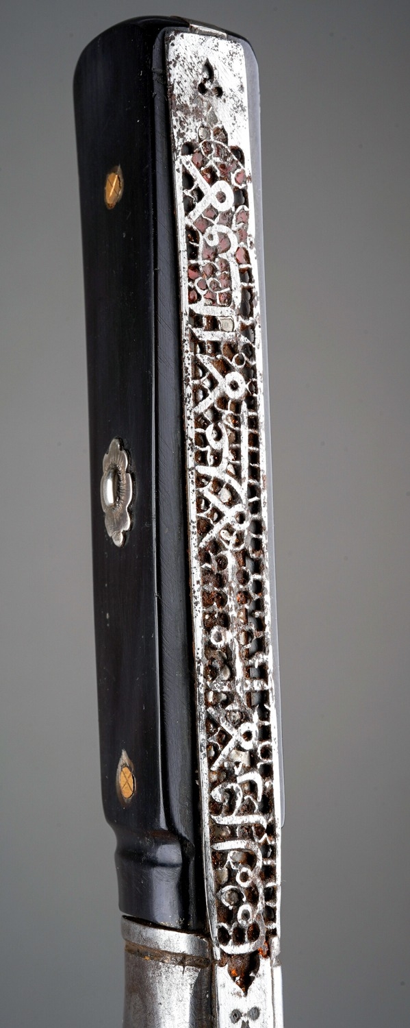 Antique Persian Kard dagger with hand chiselled & wootz Damascus blade. Interesting calligraphy - Image 3 of 5