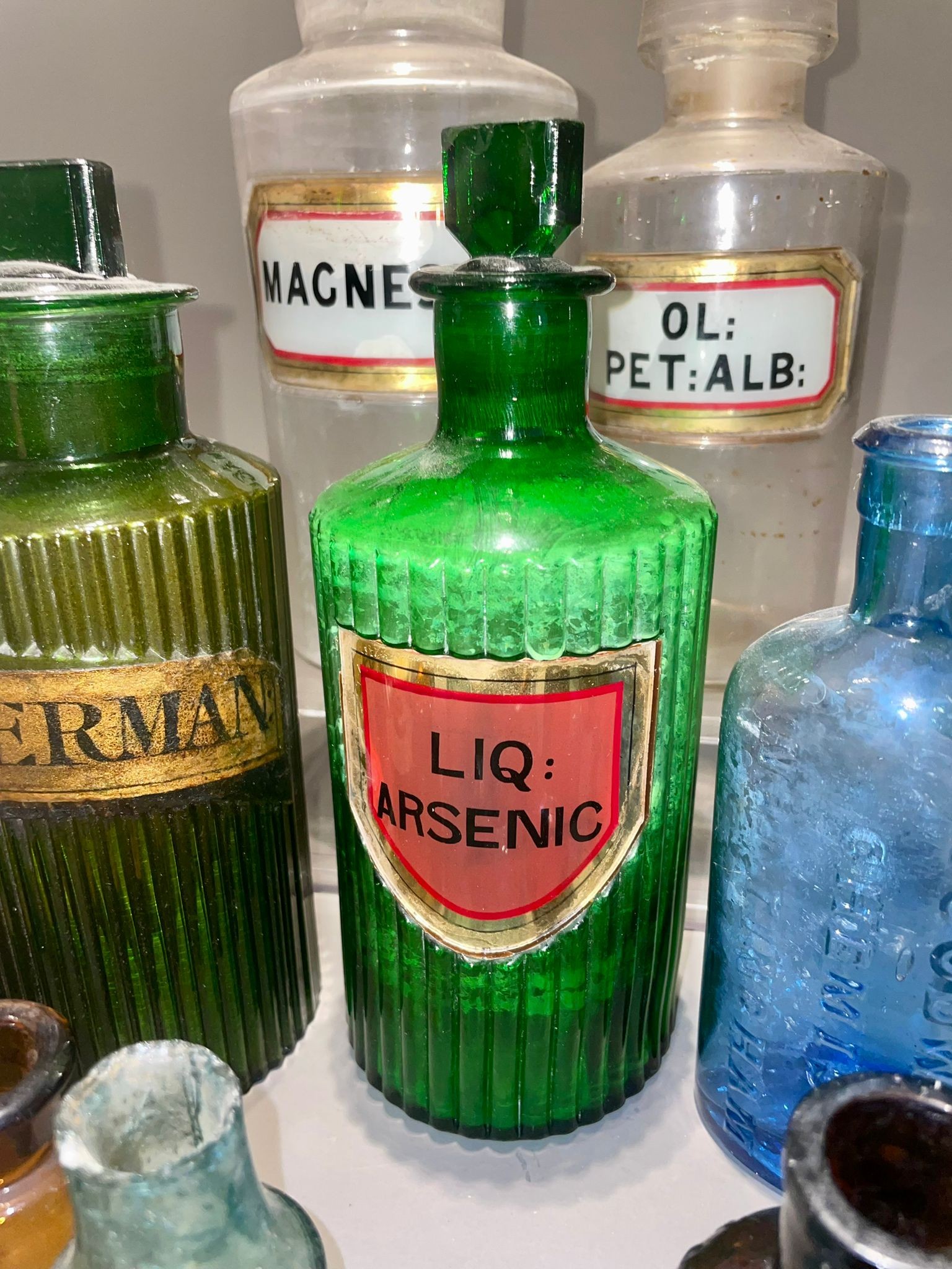 Glassware: early 20th Century bottles including Apothecary (Magnesia, OL:PET: ALB:, LIQ ARSENIC - Image 5 of 5