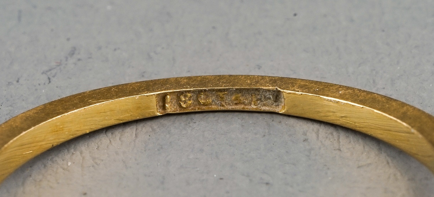 An Edwardian 18ct yellow gold and diamond chip ring, approx 1.7g (af); three 9ct gold rings, two set - Image 8 of 11