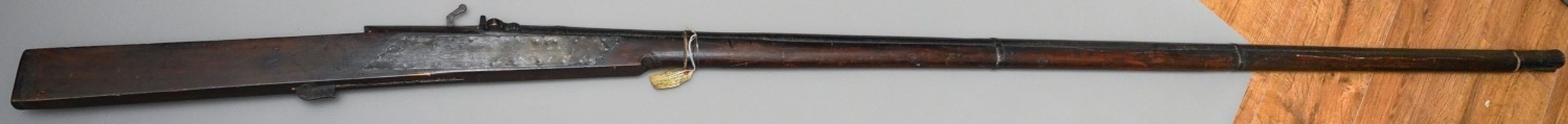 AN UNUSUALLY LARGE 19TH CENTURY AFGHAN JEZAIL MATCHLOCK RAMPART GUN Wooden stock and decorative