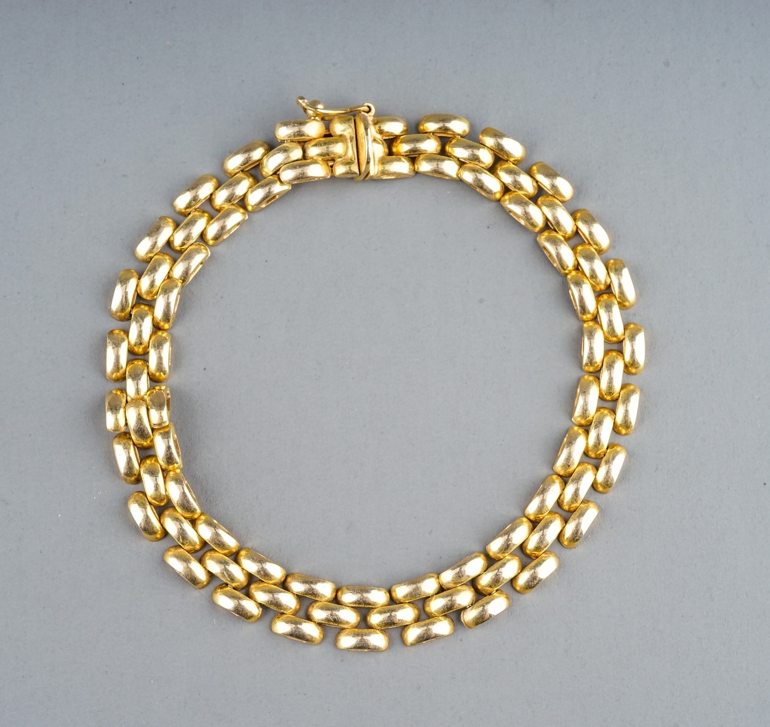An Italian 9k yellow gold gate-link necklace and bracelet, the necklace approx 41cm long, gross - Image 4 of 10