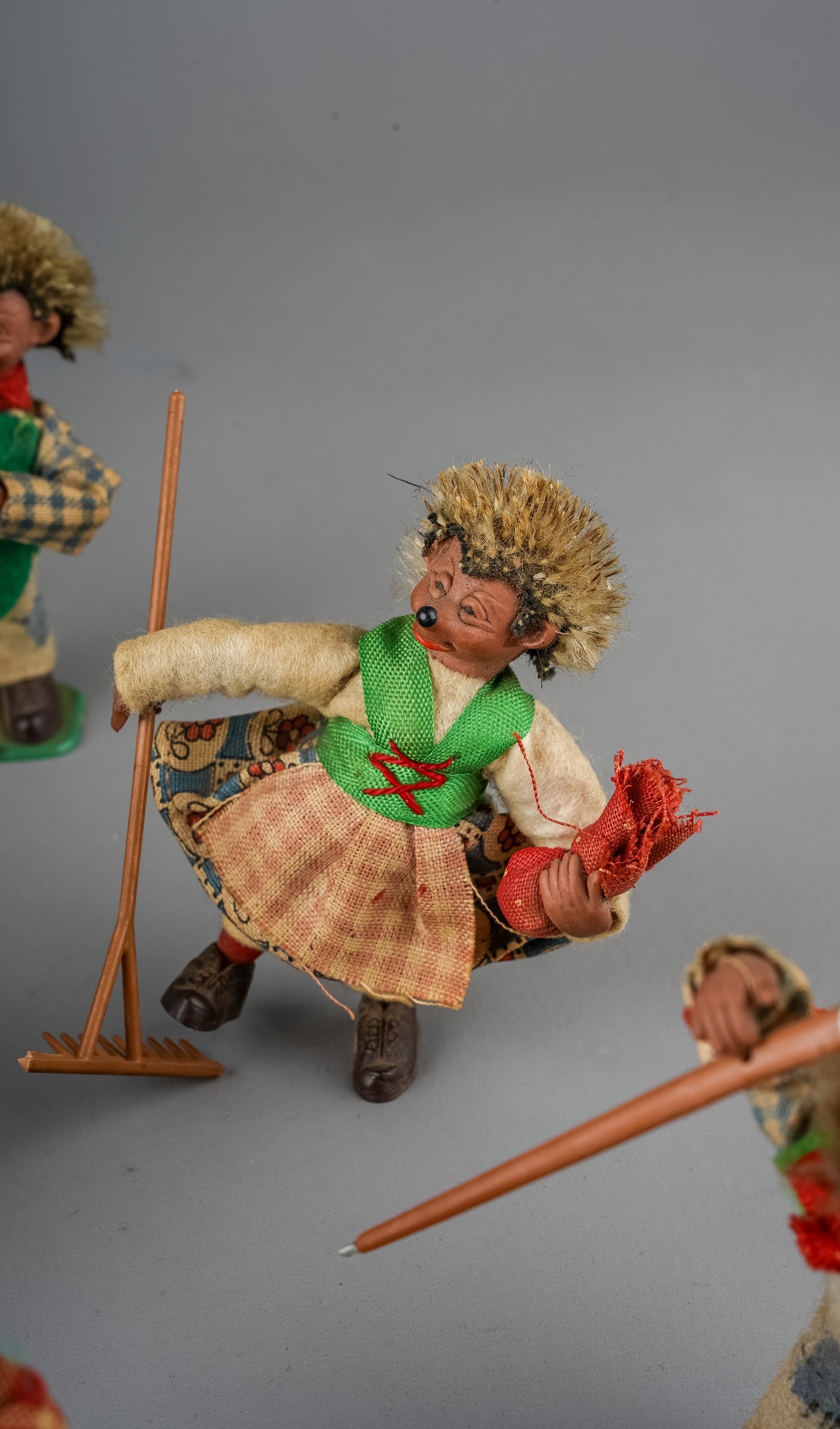 Steiff: a collection of twelve Peter Figuren Mecki hedgehogs to include: monk, chimney sweep, skier, - Image 6 of 7