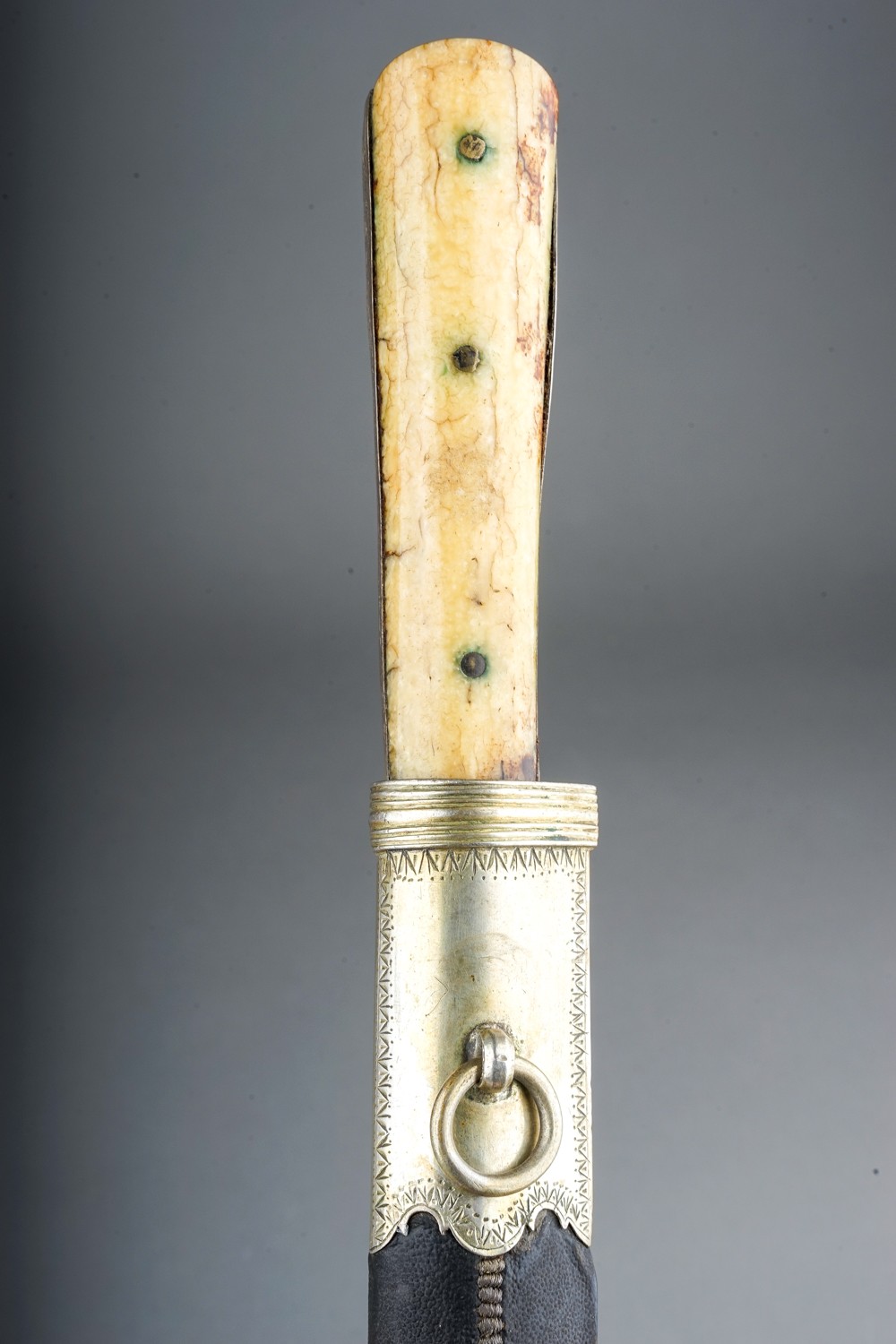 Antique 19th Century Persian Kard dagger. Gold koftgari to blade. Walrus ivory grips with - Image 2 of 4