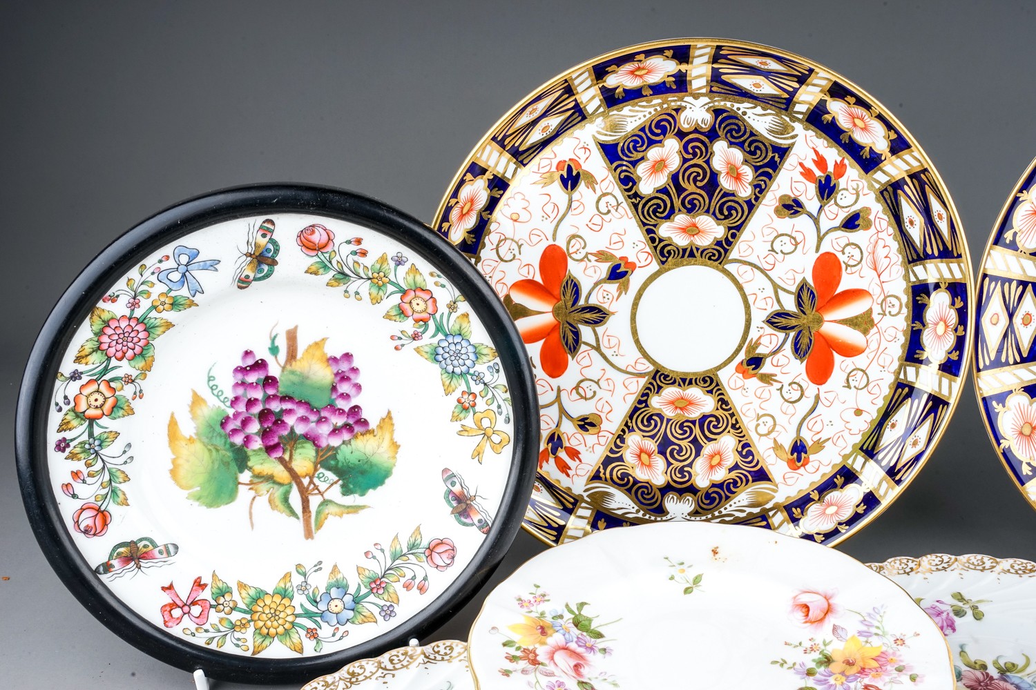 A collection of ceramics to include Dresden porcelain plates, Royal Crown Derby plates, cups, - Image 12 of 20