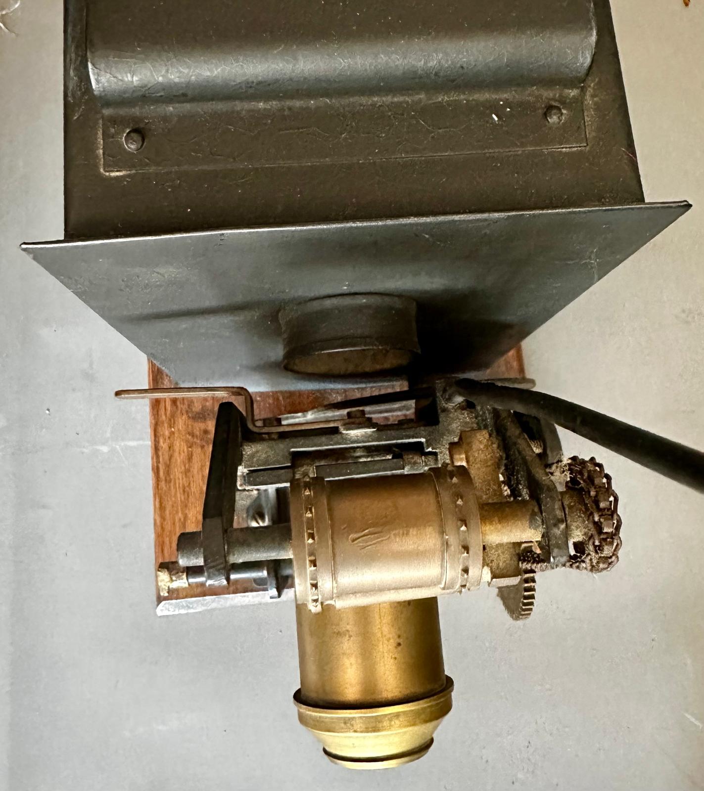 An early 20th Century hand crank 35mm Projector - Image 5 of 7