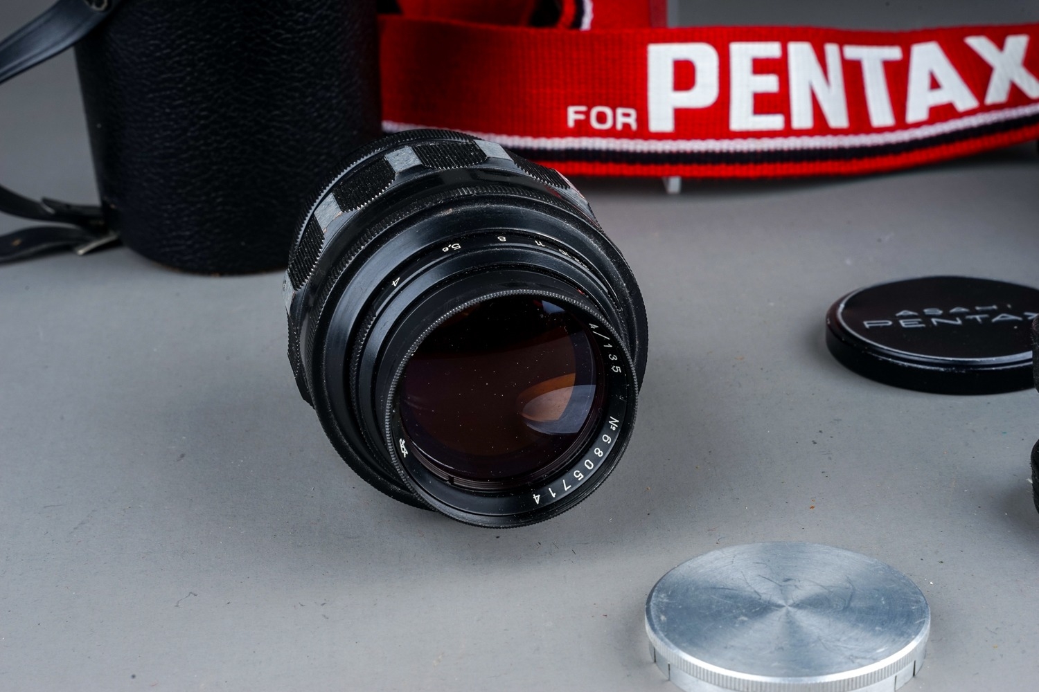 A collection of photography lenses and camera by Pentax, Takumar and a USSR lens - Bild 9 aus 10
